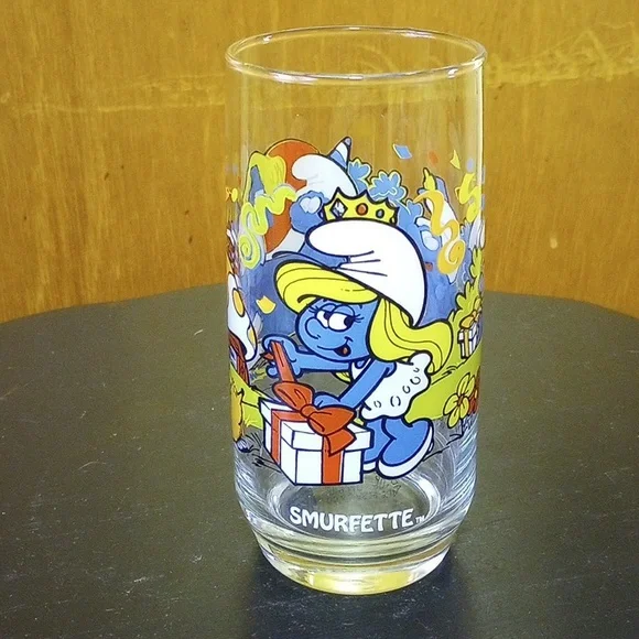 Vintage 1983 Smurf/Smurfette Collectible Glass by Peyer - Picture 2 of 4